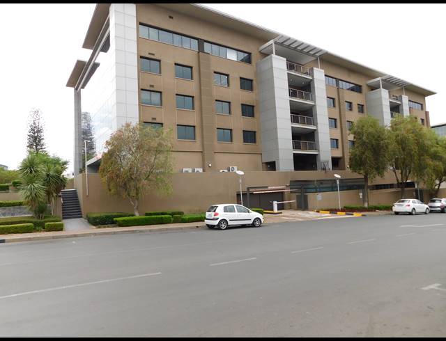 1,558M² OFFICE TO LET IN PARKTOWN